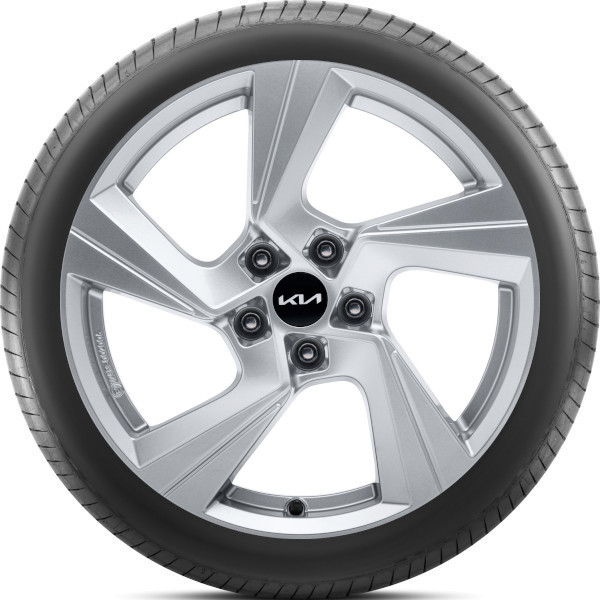 TALVINE VELJE- JA REHVIKOMPLEKT 18 SPORTAGE NQ5 PIRELLI-P2/KIA Hõbedane PAREM