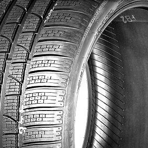 PIRELLI SOTTO ZERO 2 285/30 R20 Talv